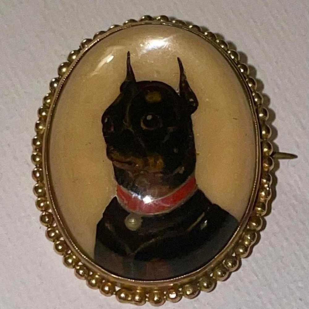 HOLIDAY SALE! reverse intaglio essex crystal victorian brooch mini pincher